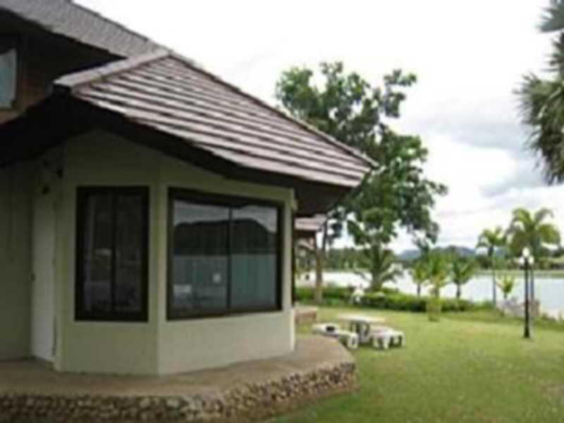 Blue Sapphire Golf And Resort Kanchanaburi Exterior foto